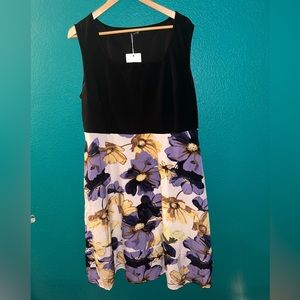 Bloom chic floral skirted dress size 18-20